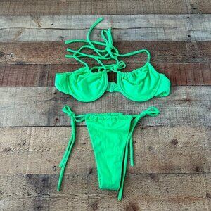 Basic Bxxch String Bikini Wired Top in Green -L